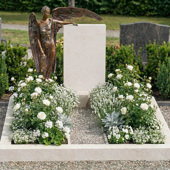 Bronze Grabengel & Kalkstein Grabstein für ein Urnengrab - Clara (Detailansicht) 