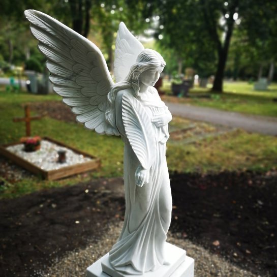 Urnengrab Grab Engel aus Marmor • Stilvolle-Grabsteine.de