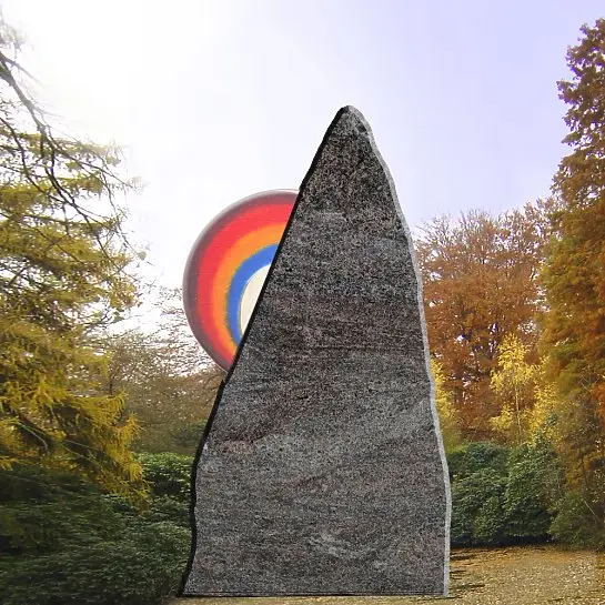 Regenbogenberg – Grabstein mit Regenbogen