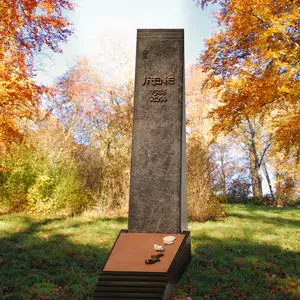 Agostino Urnengrab Stele in Schwarzem Granit