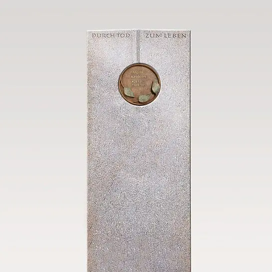 Raphael Vivere – Urnengrabstein aus Granit Aurora mit Floraler Bronze Schrifttafel