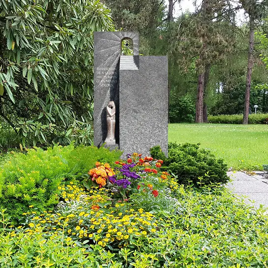 Portante – Urnengrabstein Granit mit Stein Figur Granit