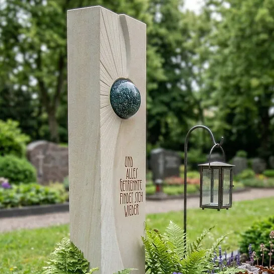 Urnengrabstein günstig kaufen mit Granit Kugel - Carini (Detailansicht) 