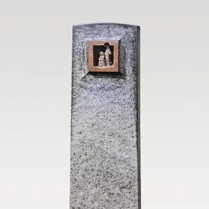 Caelium Portam Urnengrabstein mit Bronze Ornament Tür