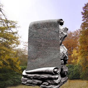Voltaire Grabdenkmal mit Schriftenrolle