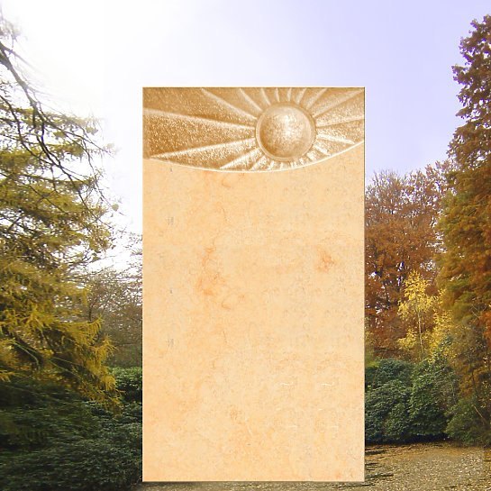 Grabstein mit einer Sonne und Inschrift Liegestein 