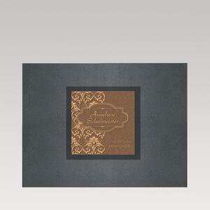 Malo Urnenplatte aus dunklem Granit mit ornamentaler Grabinschrift auf Bronze