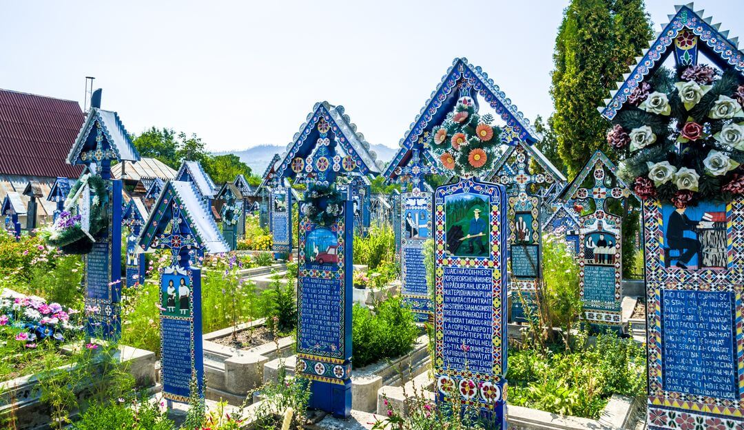 Der Fröhliche Friedhof in Maramures, Rumänien | Bildquelle: © Lucian Bolca - Fotolia