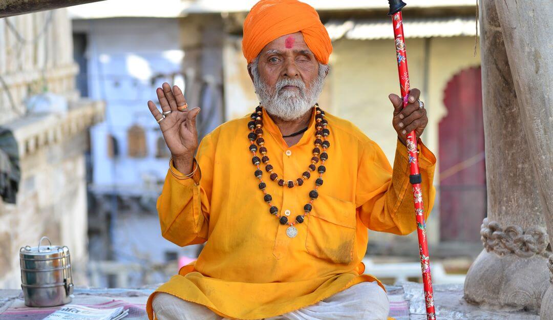 Gläubiger Hinduist beim Gebet | Bildquelle: © Игор Чусь - Fotolia.com