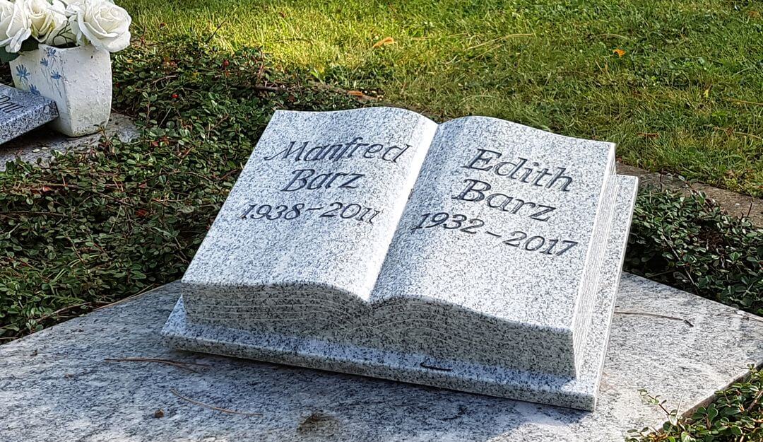 Ein Grabstein-Buch ist ein Grabstein in der Form eines, meist aufgeschlagenen, Buches. | Bildquelle: © Stilvolle Grabsteine