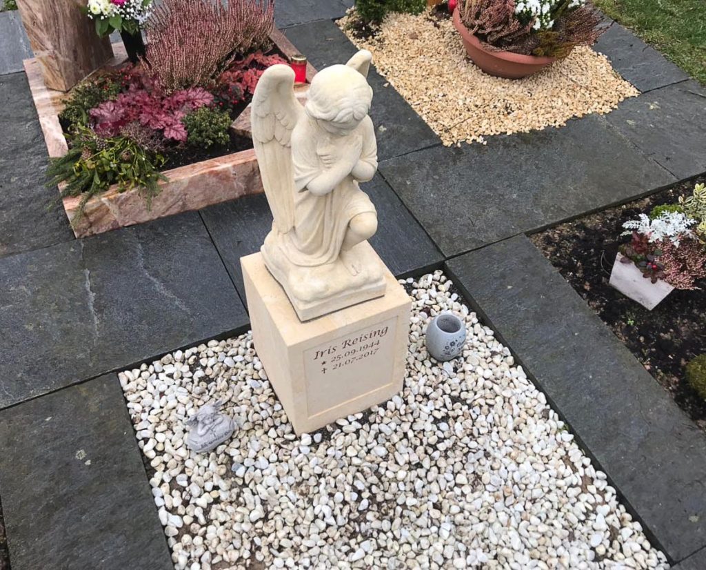 Grabsteine Engel Urnengrab Grabgestaltung mit Kies pflegeleicht