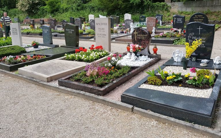 Grabstätte  finden  Grabarten  Reihengrab  Wahlgrab  anonymes Grab  Nutzungsrecht  Friedhof -2