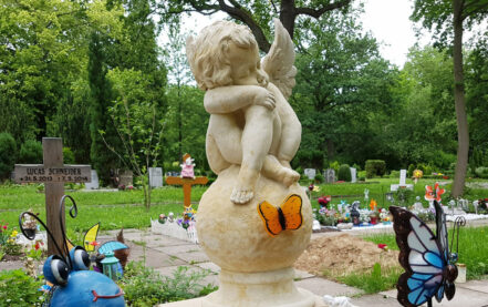 Erfurt Hauptfriedhof Kindergrabmal Voigt