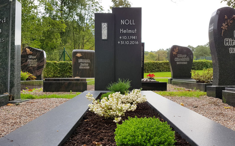 Ronshausen Alter Friedhof Einzelgrabmal Noll - 1