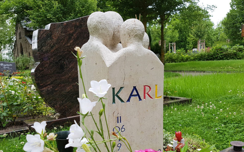 Erfurt-Hochheim Friedhof Kindergrabstein Hübner - 1