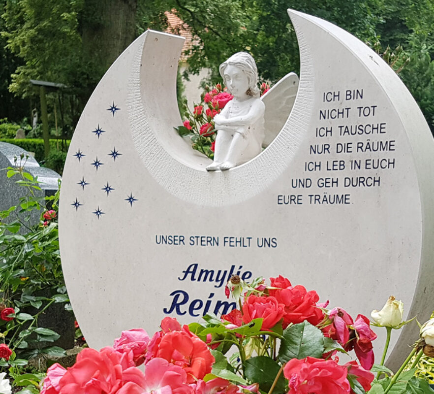Kindergrabstein mit kleiner Elfe / Einzelgrab Grabgestaltung Junge Menschen