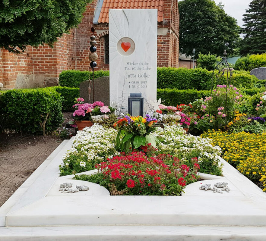 Marmor Grabstein mit Glaselement (Herz) für ein Einzelgrab