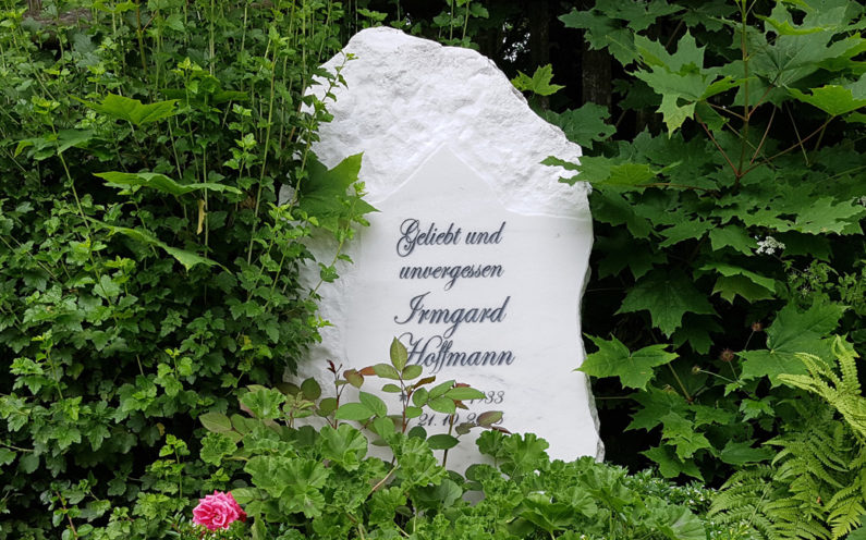 Cospeda Friedhof Urnengrabstein Hoffmann - 0