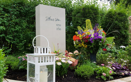 Erfurt-Hochheim Friedhof Urnengrabmal Istrian