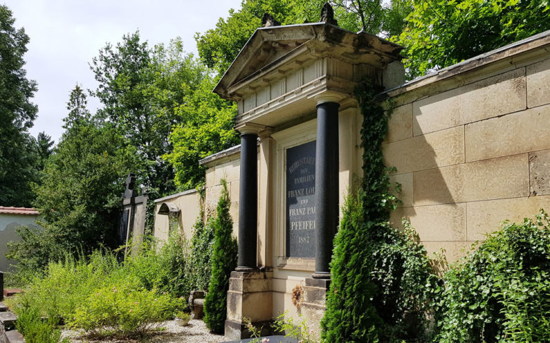 Weida Friedhof Historische Familiengrabstätte Familie Pfeiffer - 2