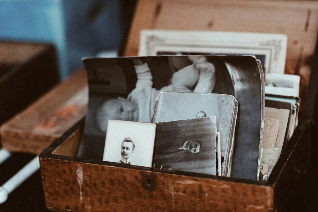 Alte Fotografien können helfen, die Erinnerungen lebendig werden zu lassen.