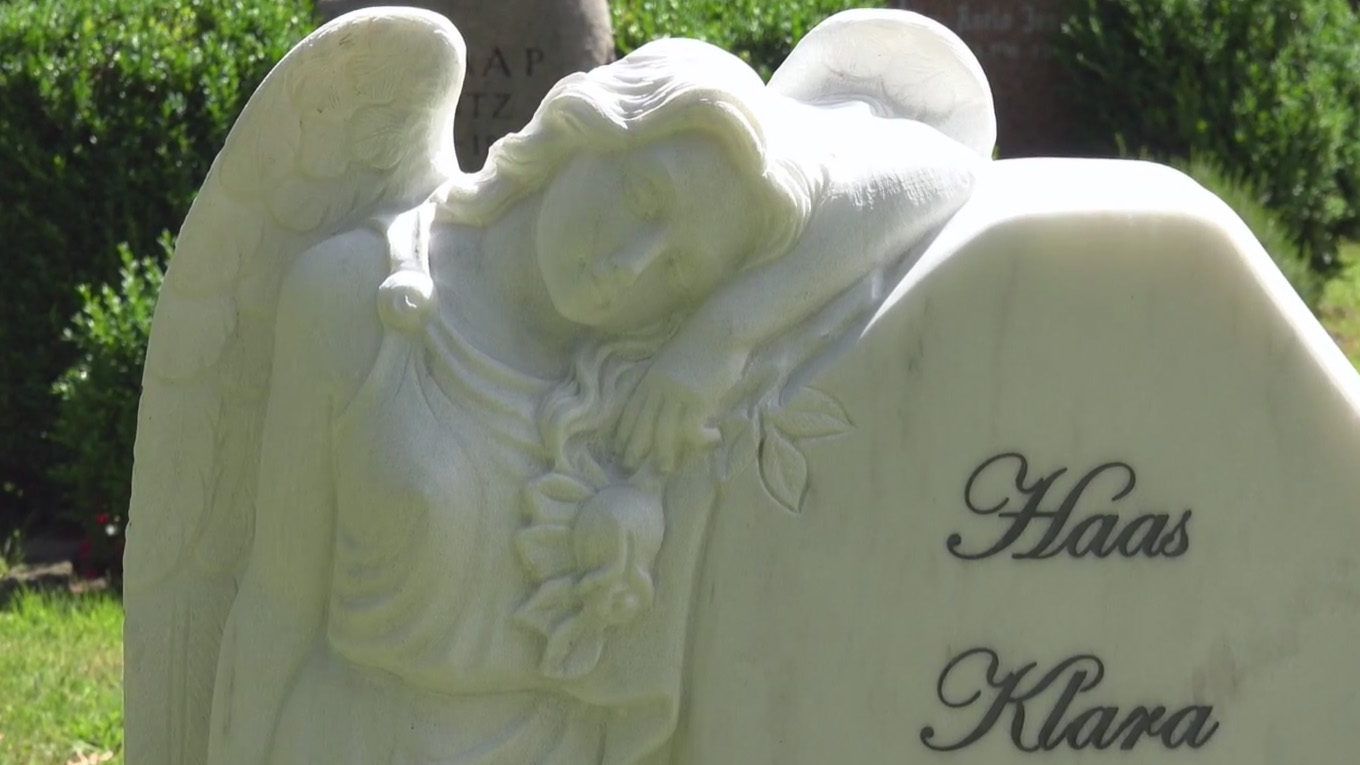Video zu Marmor Urnengrabstein mit Engel „Clarissa“