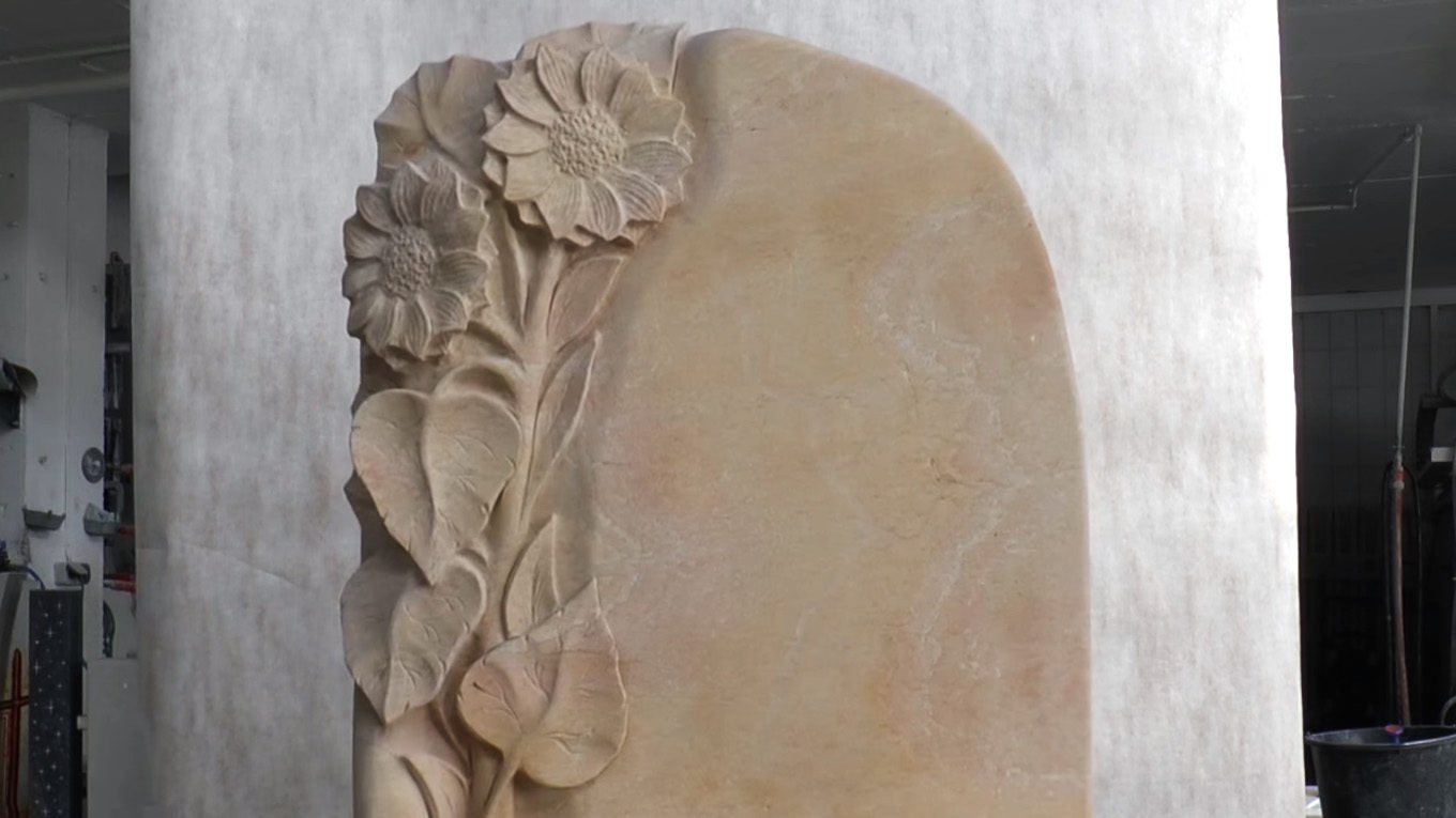 Video zu Urnengrabstein Sandstein „Florenzia“ – Grabstein Motive mit Sonnenblume