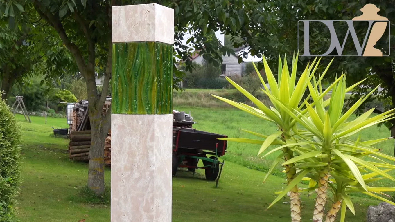 Video zu Glasgrabstein – Stele aus Kalkstein & Glas – Grabmalkunst „Lucea“