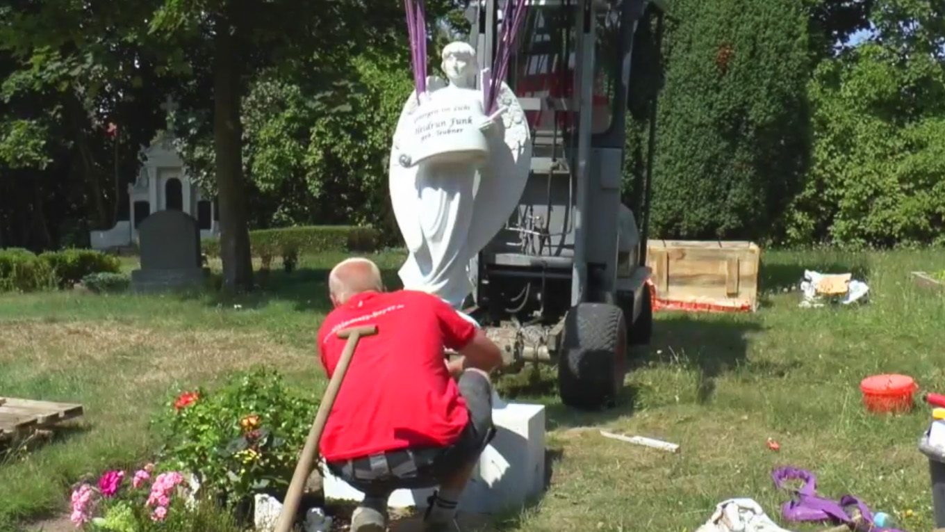 Video zu Aufbau eines einzigartigen Grabengels aus Marmor