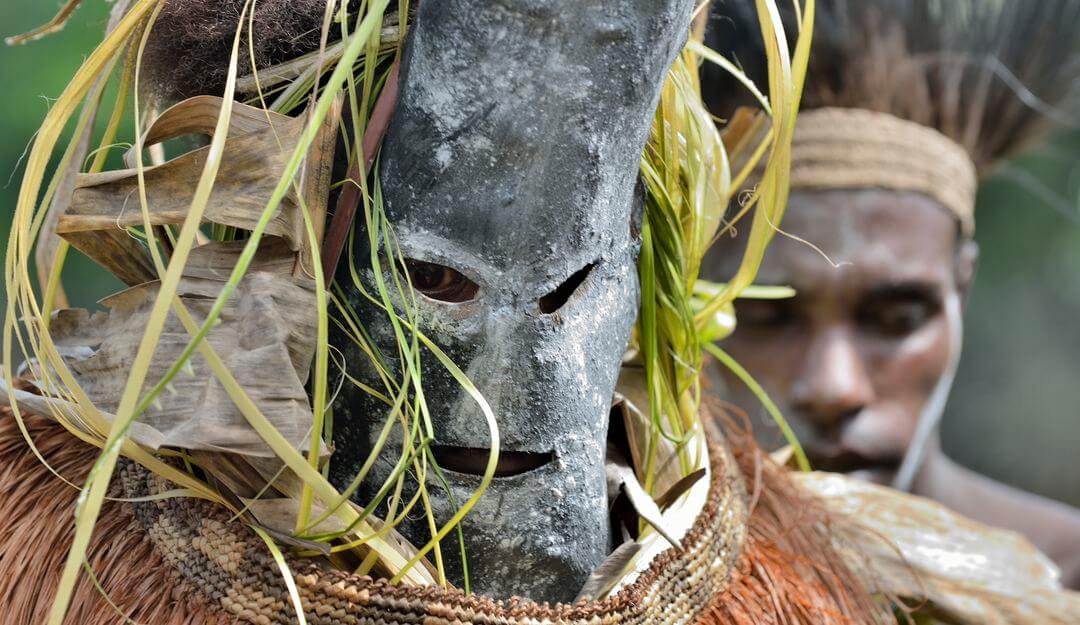 In Afrika praktizieren die Einheimischen zahlreiche Beerdigungsrituale und - bräuche. | Bildquelle: © depositphotos 