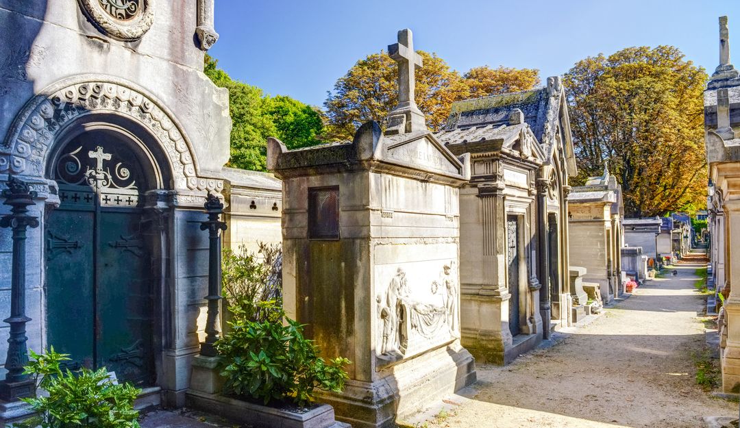 Grabmale auf dem Friedhof in Paris | Bildquelle: © Fotolia - scaliger