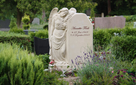 Gingst Friedhof St. Jacobi Einzelgrabstein Fink