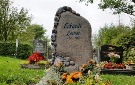 Hammerstedt Dorffriedhof Urnengrabstätte Eckardt