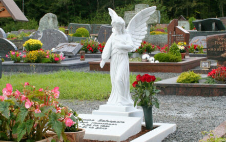 Westerburg Friedhof Einzelgrab mit Grabengel Schepers