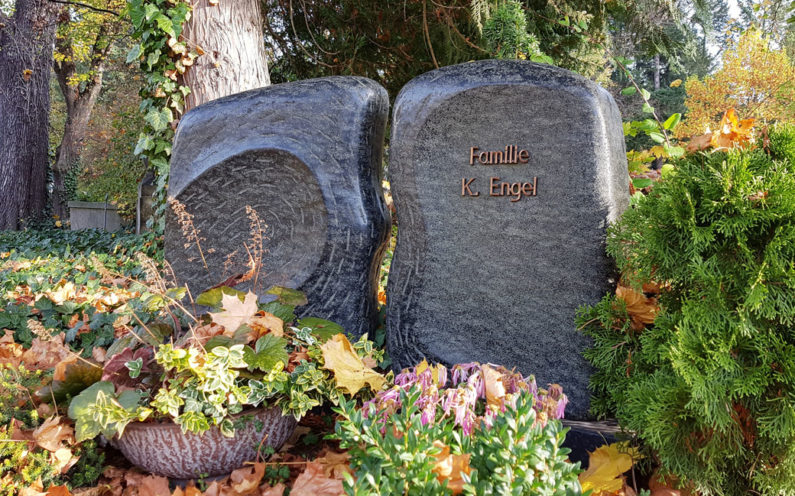 Gera Südfriedhof Urnengrabmal Familie Engel - 1