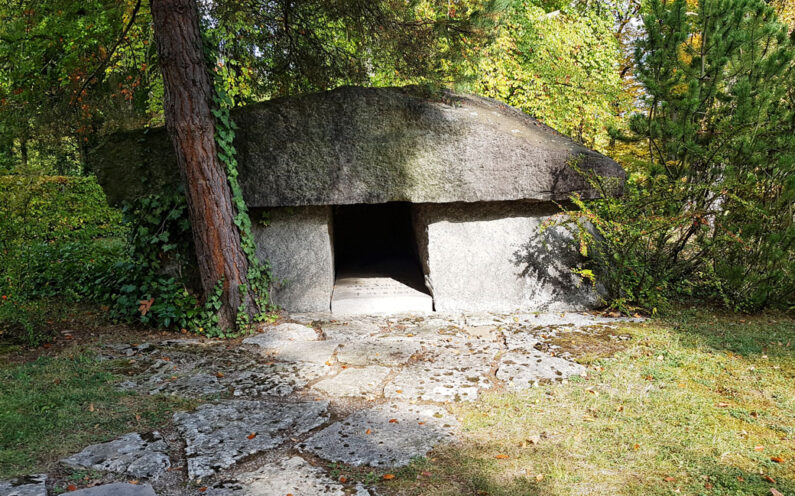 Jena Nordfriedhof historisches Familiengrabmal Otto Schott - 2