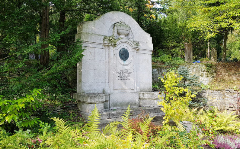 Jena Nordfriedhof historisches Familiengrabmal Ernst Abbe - 2
