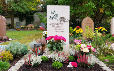 Saalfeld Hauptfriedhof Urnengrabmal Richter