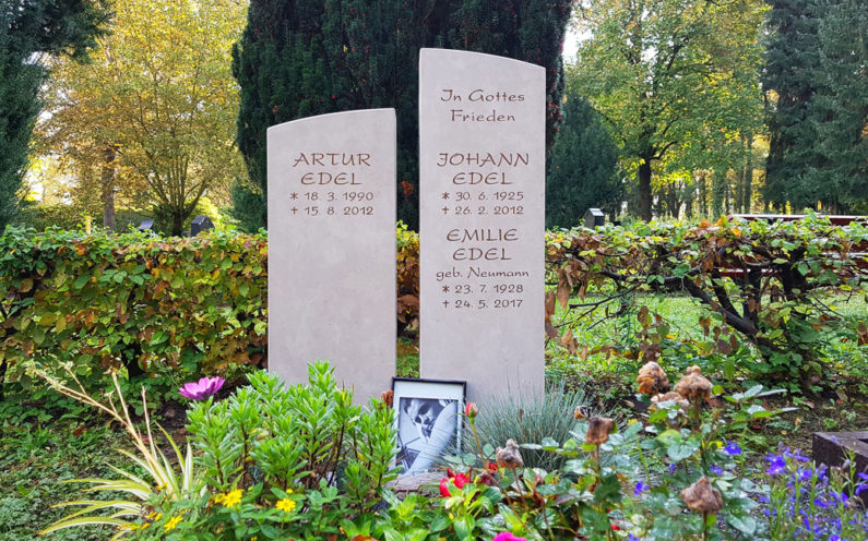 Gera Südfriedhof Grabstein Edel - 1