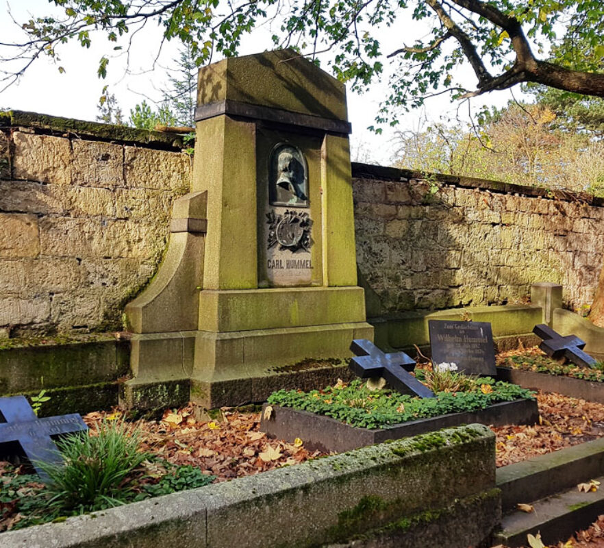 Maler & Radierer Carl Hummel - Grabstätte mit historischem Familiengrab aus Sandstein