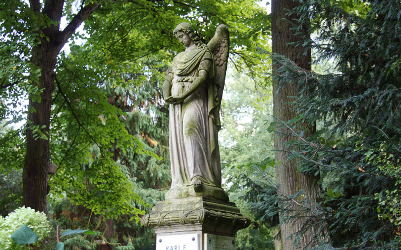 Köln Melatenfriedhof historische Grabstele Hölper - 2