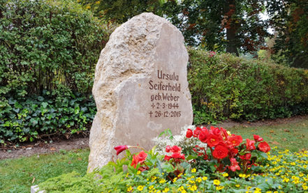 Saalfeld Hauptfriedhof Urnengrabstein Seiferheld