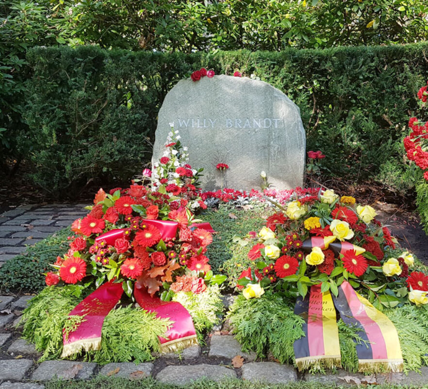 Grabstätte von Willy Brand (Bundeskanzler a.d) - Grabstein Findling