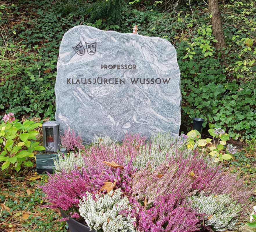 Grabstätte des Schauspielers Klausjürgen Wussow - Granit Grabstein Findling