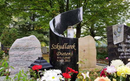 Saalfeld Hauptfriedhof Urnengrabmal Szkudlarek