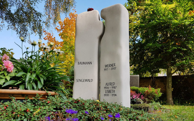 Zeulenroda Hauptfriedhof Doppelgrabmal Sengewald - 1