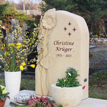 Urnengrab Gestaltung Grabstein mit Sonnenblume Eine Grafik zu Urnengrab Gestaltung Grabstein mit Sonnenblume