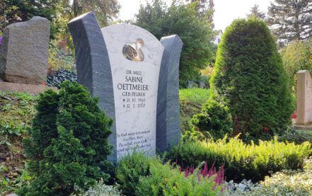 Greiz Hauptfriedhof Urnengrabmal Oettmeier