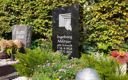 Zeulenroda Hauptfriedhof Urnengrabmal Militzer