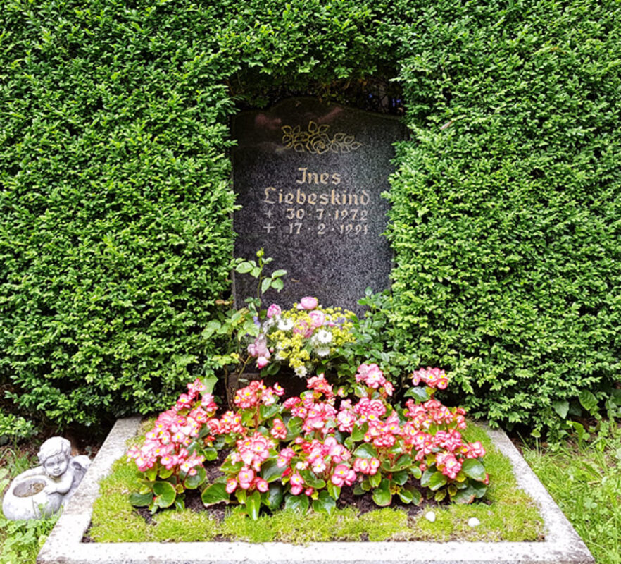 Cospeda Friedhof Urnengrabstein Liebeskind